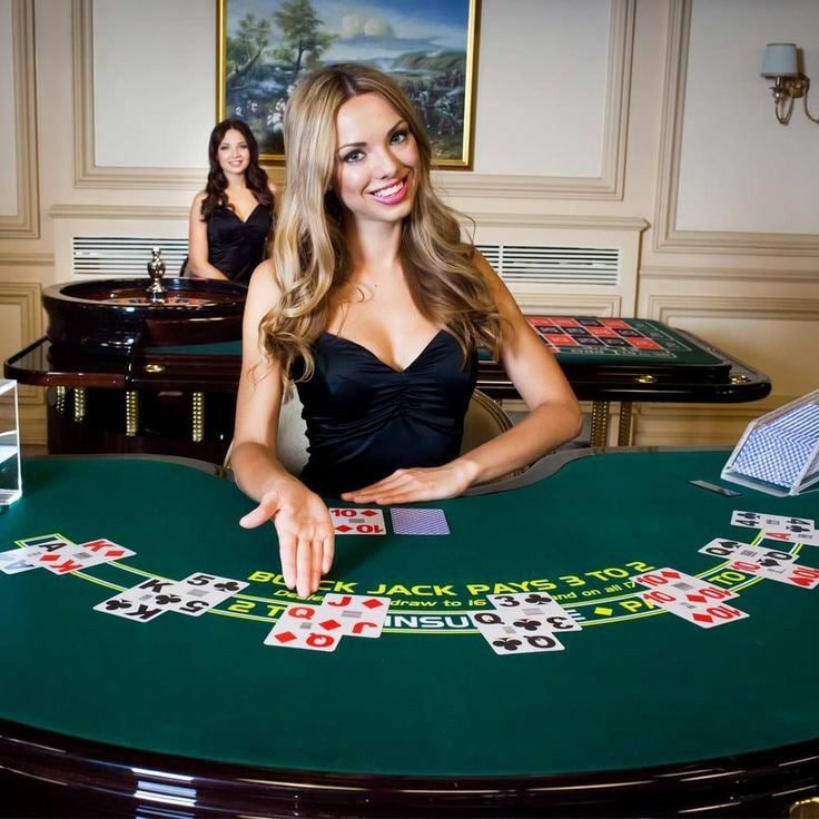 Live dealer roulette table streamed on a Filipino player's smartphone